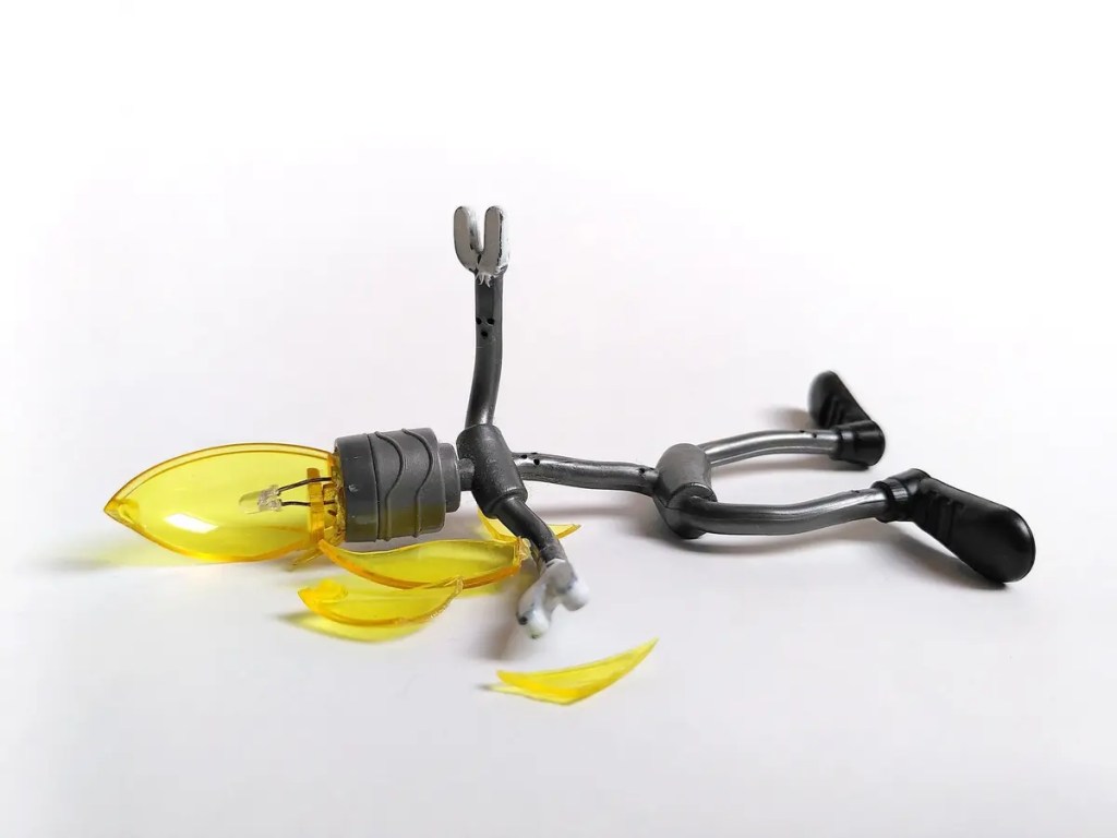 Image of a broken yellow lightbulb